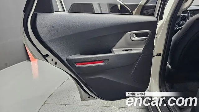 Kia Niro — Фото автомобиля 25