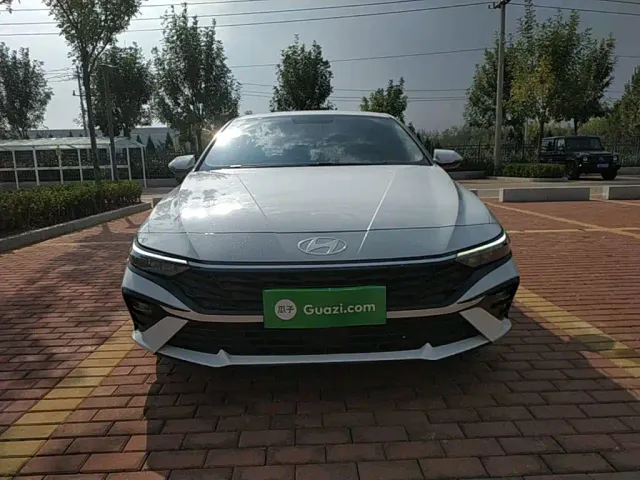 Hyundai Elantra — Фото автомобиля 2