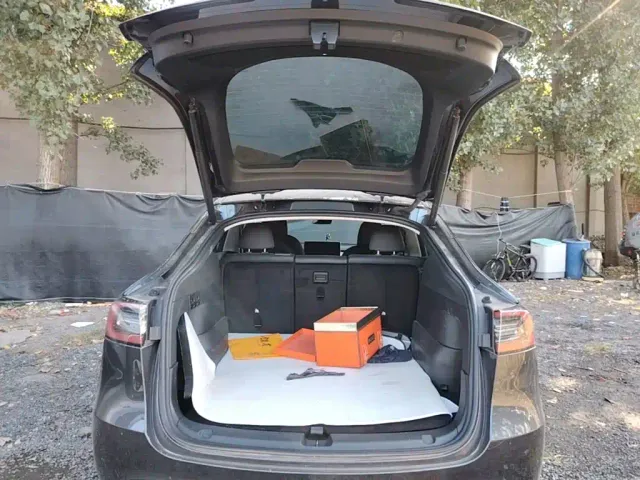 Tesla Model Y — Фото автомобиля 18
