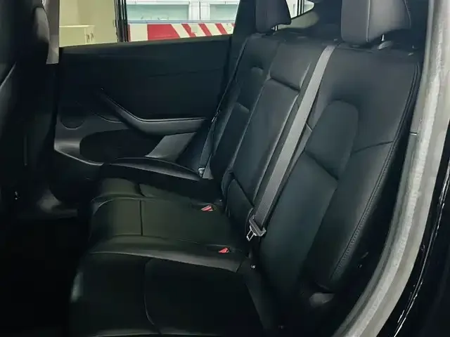 Tesla Model Y — Фото автомобиля 5