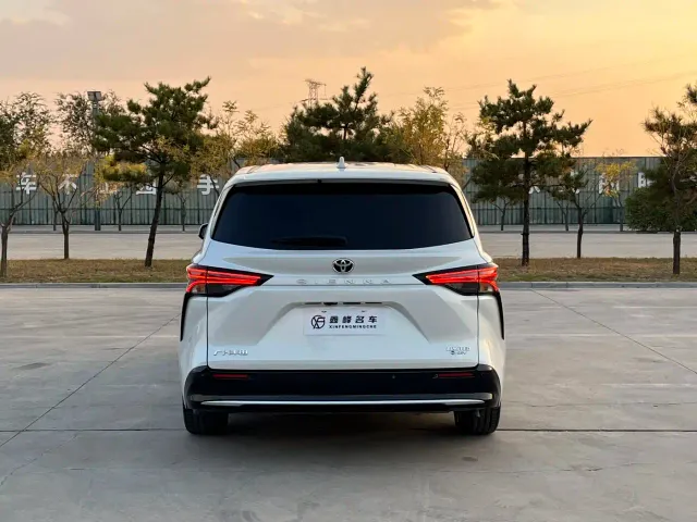 Toyota Sienna — Фото автомобиля 22