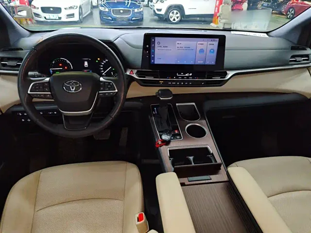 Toyota Granvia — Фото автомобиля 11