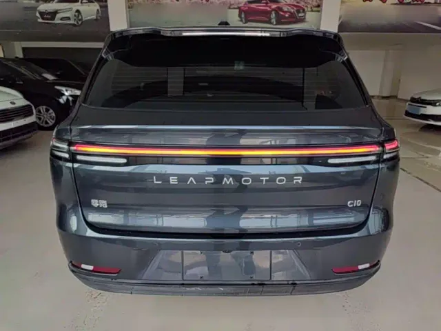 Leapmotor C10 — Фото автомобиля 5