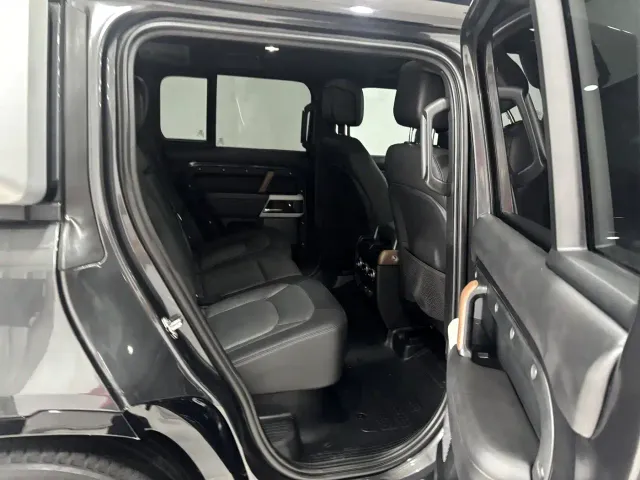 Land Rover Defender — Фото автомобиля 23