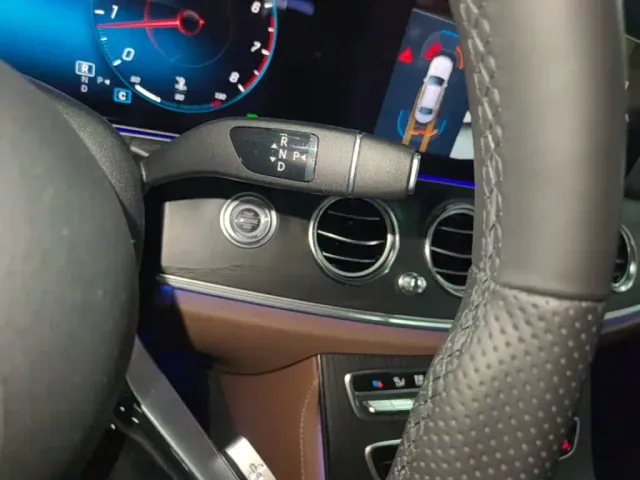 Mercedes-Benz E-Class — Фото автомобиля 13