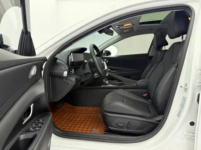 Hyundai Elantra — Фото автомобиля 11