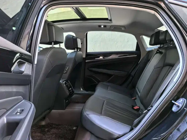 Volkswagen Passat — Фото автомобиля 10
