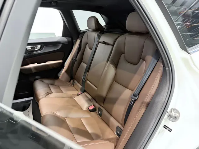 Volvo XC60 — Фото автомобиля 10
