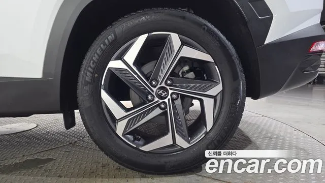 Hyundai Tucson Tucson (NX4) Бензин 1.6 турбо 2WD — Фото автомобиля 19
