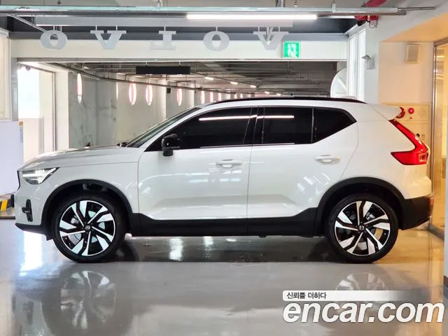 Volvo XC40 — Фото автомобиля 20