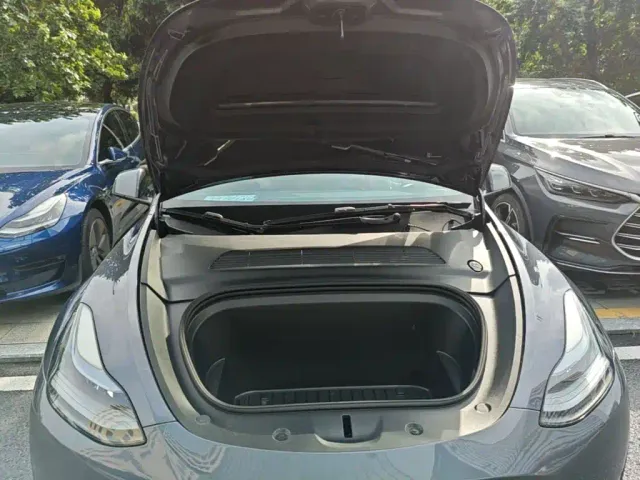 Tesla Model Y — Фото автомобиля 19