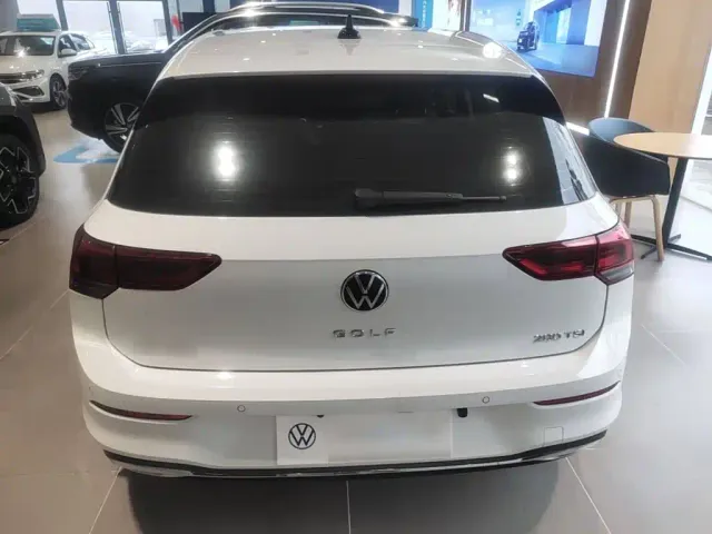 Volkswagen Golf — Фото автомобиля 5