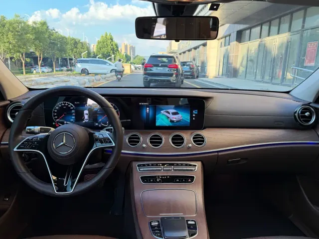 Mercedes-Benz E-Class — Фото автомобиля 8