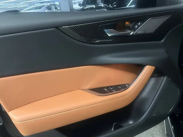 Jaguar XEL — Фото автомобиля 4