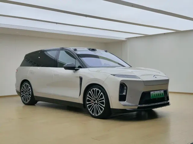 Nio ES8 — Фото автомобиля 3
