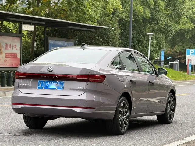 Volkswagen Lavida — Фото автомобиля 11