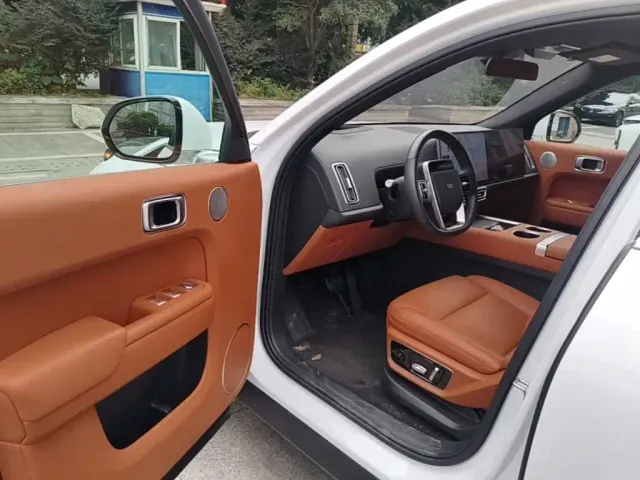 Li Auto L7 — Фото автомобиля 15