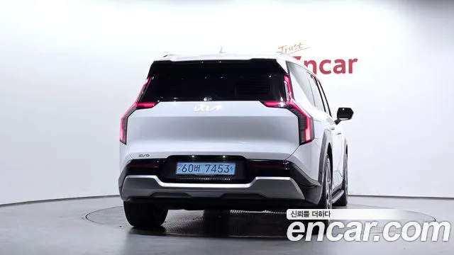 Kia EV9 — Фото автомобиля 4