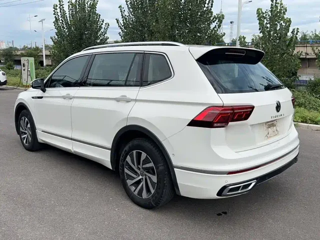 Volkswagen Tiguan L PHEV — Фото автомобиля 9