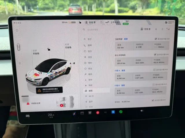 Tesla Model 3 — Фото автомобиля 10