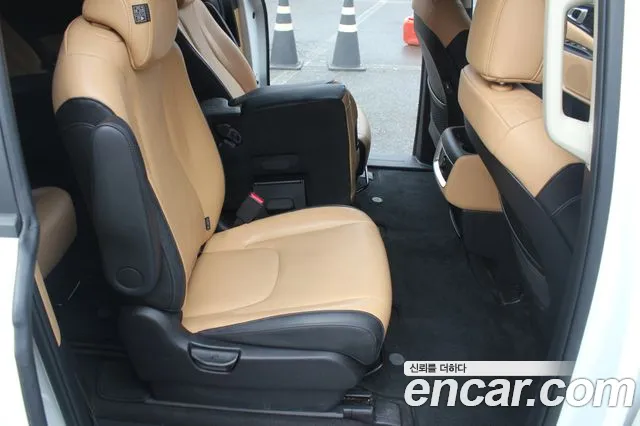 Kia Canival Carnival 4 поколение Бензин 11 мест Prestige — Фото автомобиля 11