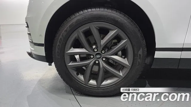 Land Rover Range Rover Velar Range Rover Velar 2.0 P250 Dynamic SE — Фото автомобиля 5