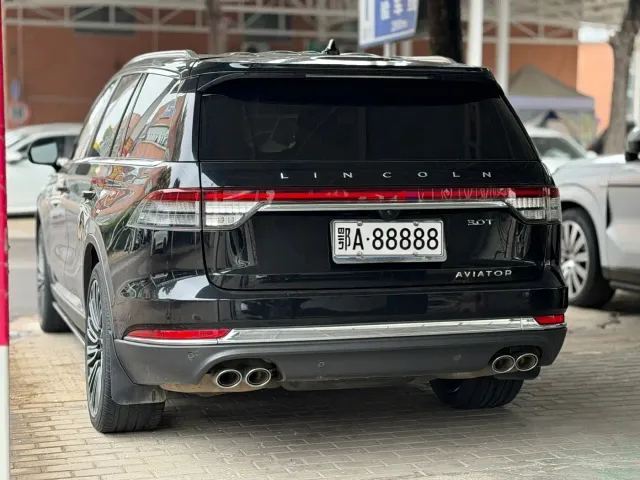 Lincoln Aviator — Фото автомобиля 4