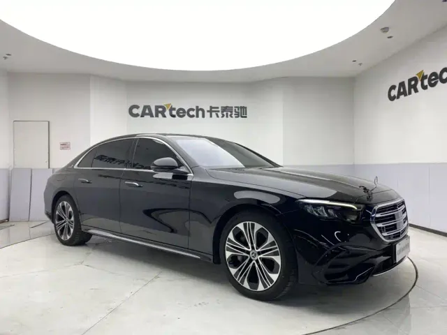 Mercedes-Benz E-Class — Фото автомобиля 2