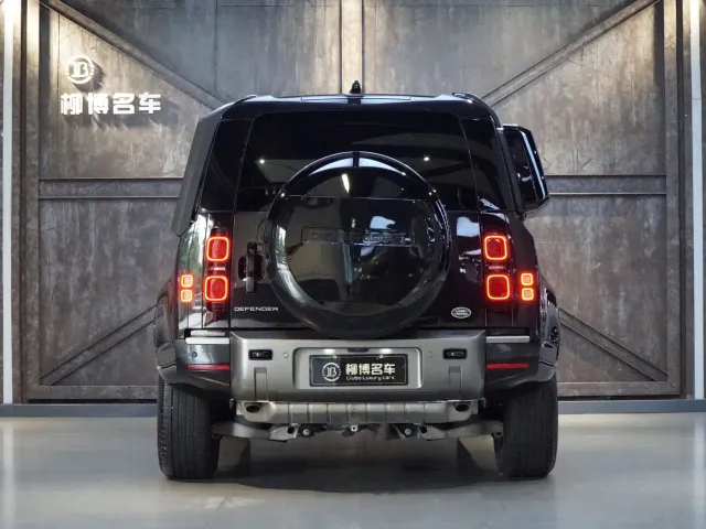 Land Rover Defender — Фото автомобиля 4