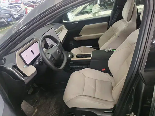 Volvo XC70 Plug-in Hybrid — Фото автомобиля 14