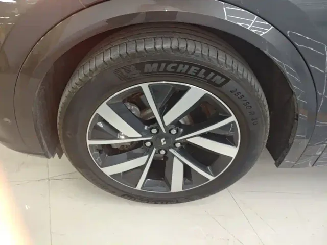 Li Auto L7 — Фото автомобиля 22
