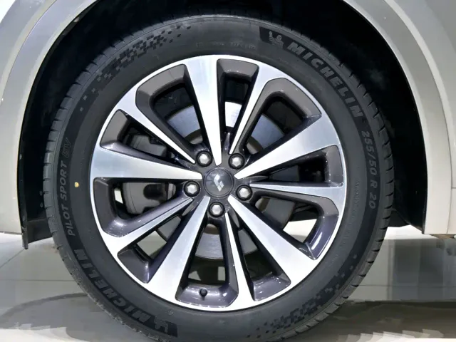 Li Auto ONE — Фото автомобиля 25