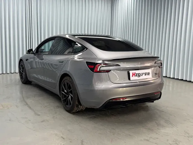 Tesla Model 3 — Фото автомобиля 8