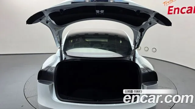Tesla Model 3 — Фото автомобиля 18