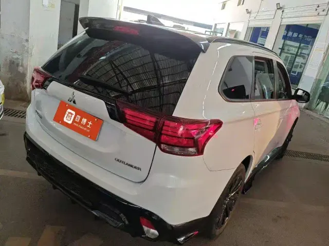 Mitsubishi Outlander — Фото автомобиля 9