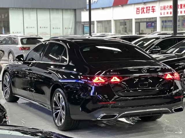 Mercedes-Benz E-Class — Фото автомобиля 13