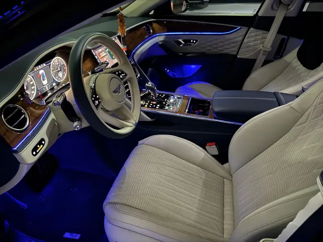 Bentley Flying Spur — Фото автомобиля 7