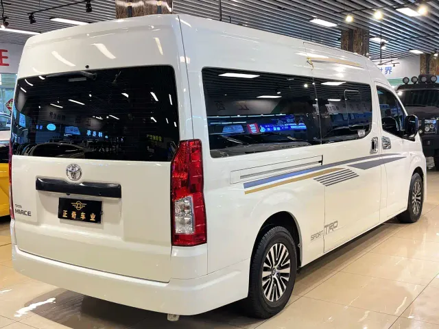 Toyota HIACE — Фото автомобиля 5