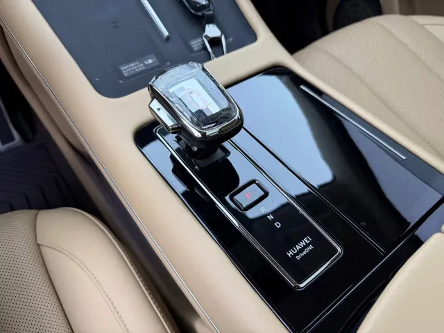 Aito M7 — Фото автомобиля 13