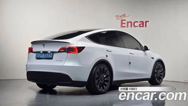 Tesla Model Y — Фото автомобиля 2