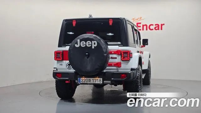 Jeep Wrangler — Фото автомобиля 4