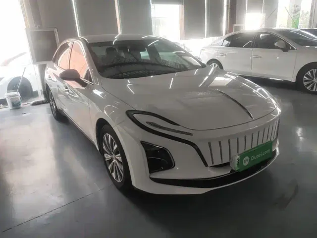 Hongqi E-QM5 — Фото автомобиля 3