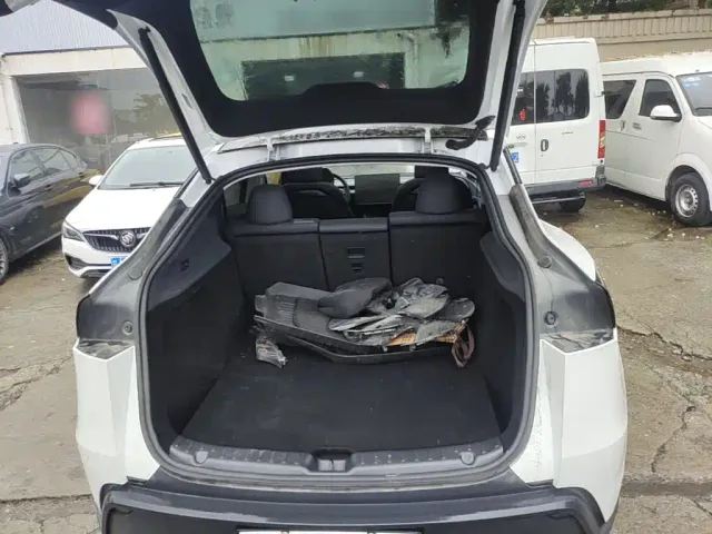 Tesla Model Y — Фото автомобиля 18