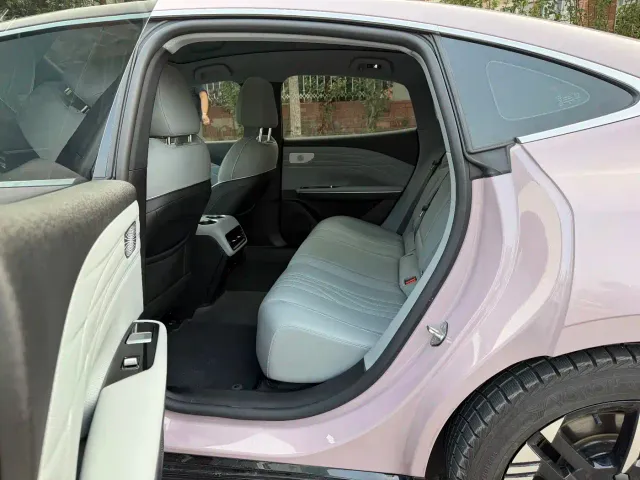Geely Galaxy E8 — Фото автомобиля 8