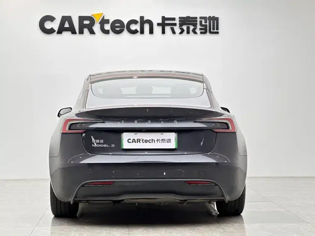 Tesla Model 3 — Фото автомобиля 4
