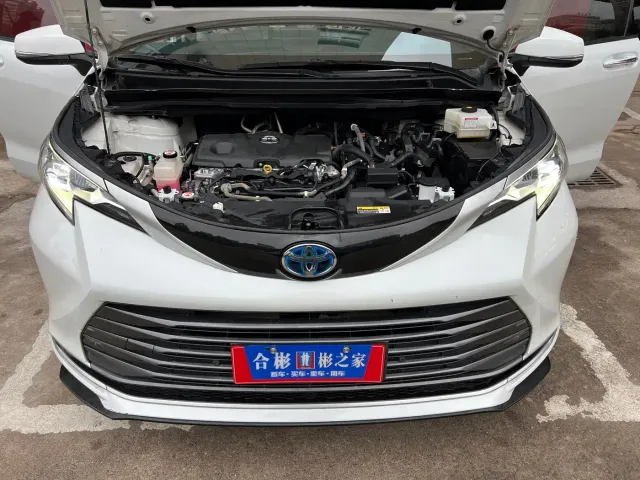 Toyota Sienna — Фото автомобиля 21
