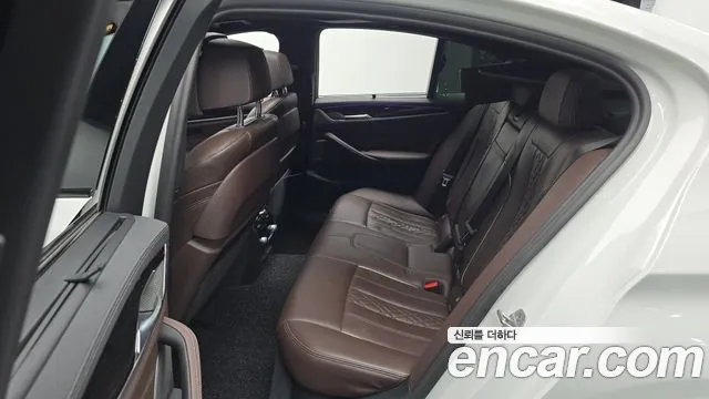 BMW 5 Series G30 — Фото автомобиля 11