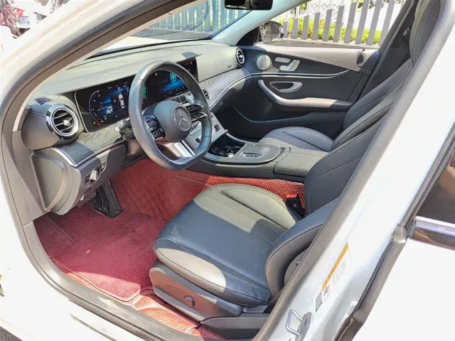 Mercedes-Benz E-Class — Фото автомобиля 7