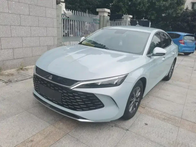 Фотография автомобиля — BYD Qin L