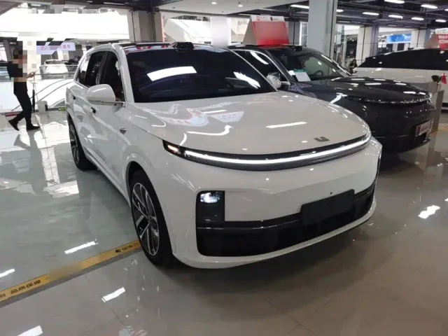 Li Auto L7 — Фото автомобиля 21
